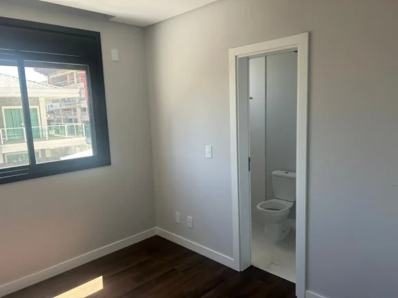 Imagem Imóvel à venda em Balneário Piçarras - Apartamento Novo com 3 suítes