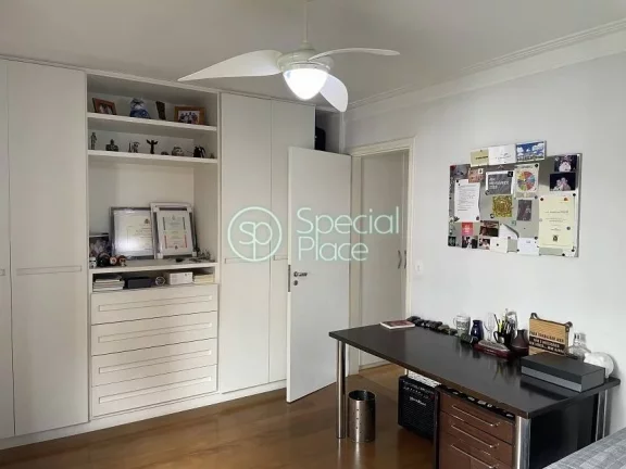 Imagem Este lindo e amplo imóvel conta com 3 quartos, sendo 3 suítes, 5 banheiros e 4 vagas de garagem de...