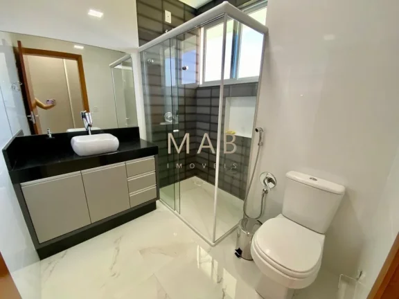Imagem Casa de alto padrão com 300 m² privativos, localizada em condomínio na Ilha do Francês, entre as praias dos Ingleses e Moçambique, a aproximadamente 6