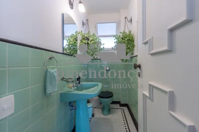 Imagem Apartamento reformado na Av Higienópolis com 3 quartos ( 1 suíte ) e 2 vagas, 219m³