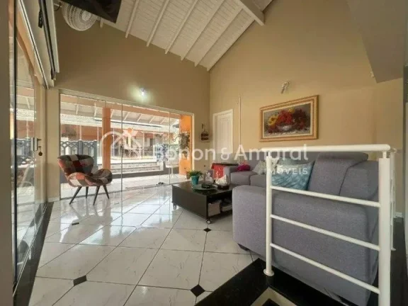 Imagem Casa com 3 dormitórios sendo 1 suíte, closet e varanda com linda vista, sala de jantar, estar e TV...