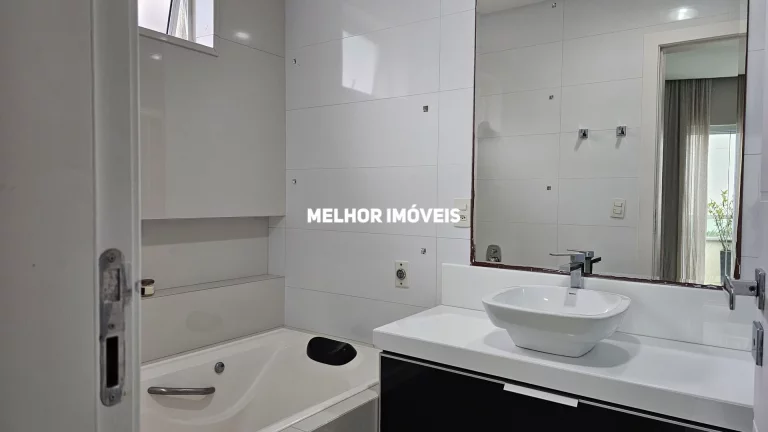 Imagem Apartamento à venda no Ed. Chateau de Versailles no Centro de Balneário Camboriú