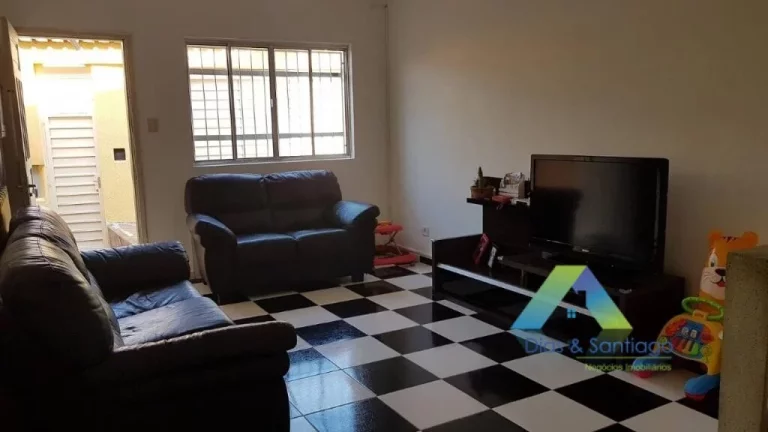 Imagem Sobrado 2 dormitórios amplos (amplos mesmo!) com janelas antirruído, quintal e garagem com 4 vagas, espaçosa varanda e uma edícula para você ter se