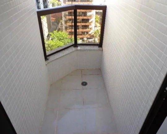 Imagem Apartamento à venda no Guarujá na Praia das Pitangueiras.