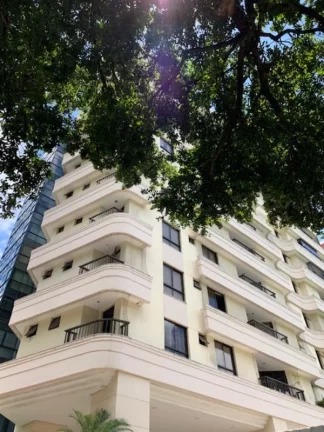3 Suites, 117,87m2, totalmente reformado, lavabo e varandas, 02 garagens - localizado na Rua da Graça, plana, ao lado do Museu MAC Bahia