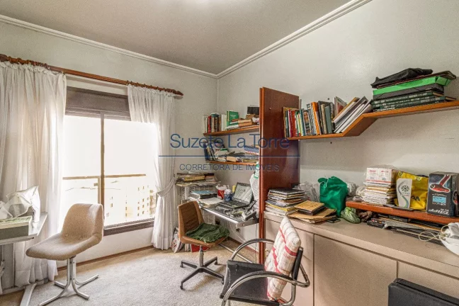 Imagem Apartamento com 217 m², um por andar, 04 suítes, sendo 03 com terraços e a master com closet, hid...