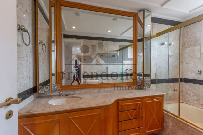 Imagem Apartamento em Pinheiros com 160m², 4 suítes e 4 vagas.