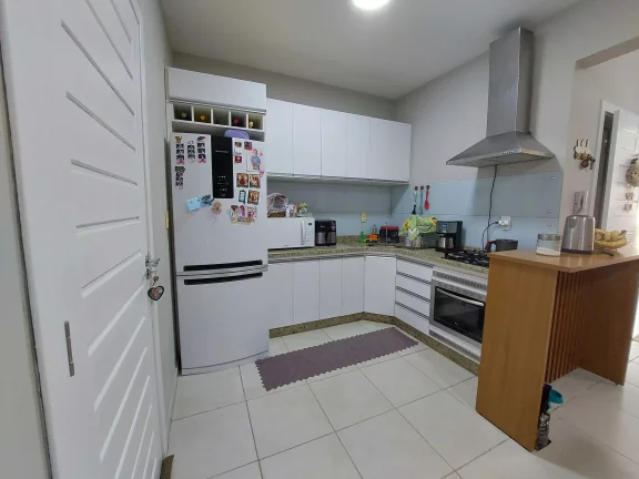 Imagem Casa geminada com 3 dormitórios sendo 1 suíte no bairro Pirabeiraba em Joinville