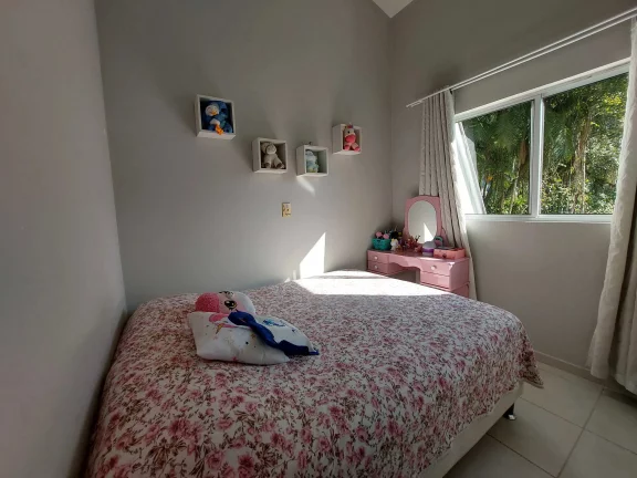 Imagem Casa geminada com 3 dormitórios sendo 1 suíte no bairro Pirabeiraba em Joinville