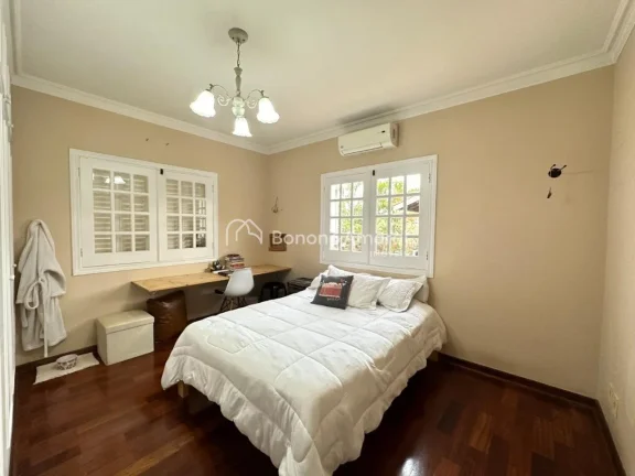 Imagem Esta encantadora casa de estilo sobrado oferece um ambiente espaçoso e confortável, com uma excele...