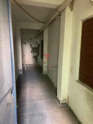 Imagem Vendemos casa de 5 Quartos , 2 Vagas de Garagem,, Quintal,próximo ao metrô em interlagos
