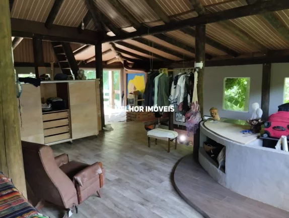 Imagem Casa Rústica à venda localizado na Praia do Estaleiro em Balneário Camboriú - SC