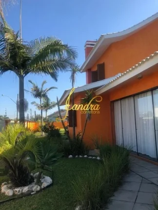 Imagem Sobrado com 01 quadra do mar
