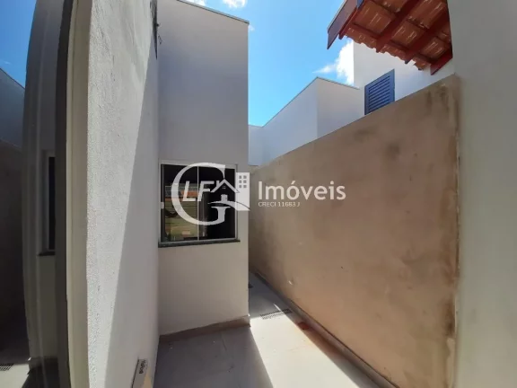 Imagem Linda casa à venda com acabamento impecável e localização privilegiada.