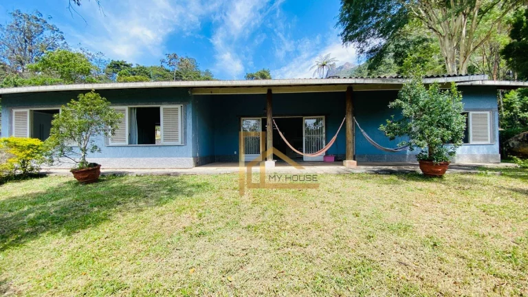 Imagem Casa linear com 4 dormitórios à venda, 156 m² - Granja Guarani - Teresópolis/RJ