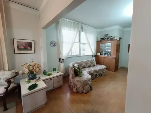 Imagem Casa ampla com 3 quartos, suíte com banheira e terraço no Centro – 2 vagas de garagem