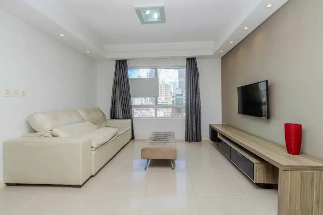 Imagem Apartamento mobiliado de 3 suítes sendo 2 demi e 2 vagas de garagem no Centro de Balneário Camboriú
