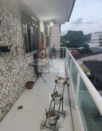 Imagem Imperdível oportunidade de investimento em Vila Valqueire: Apartamento de 4 quartos com suíte e 2 vagas de garagem no RJ