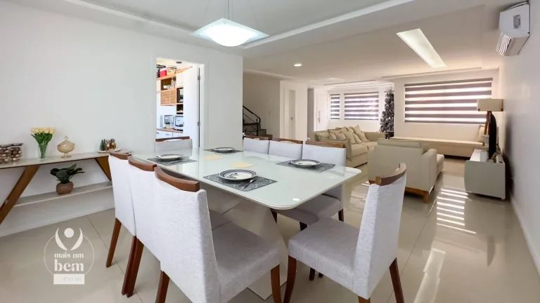 Imagem Sobrado com 316 m² - 5 Quartos - 4 Suítes, 1 Lareira, 1 Churrasqueira – 4 vagas, à venda por R$ 1.737.000 - Campo Comprido - Curitiba/PR