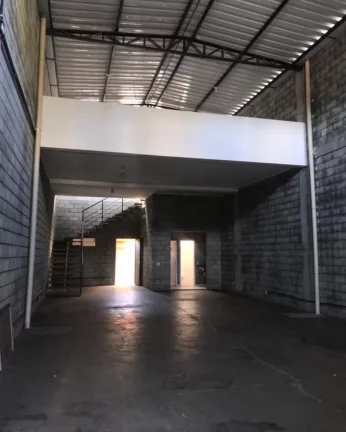 Imagem galpão com 250 m2, com pé direito de 7 m FL26