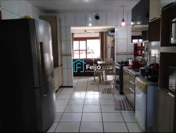 Imagem Casa 3 dormitórios com 1 suíte no Bairro Lami