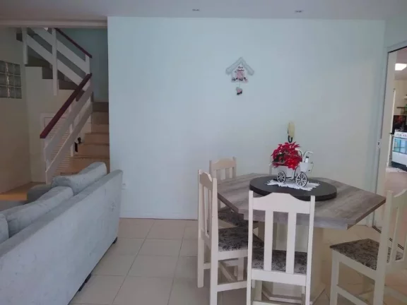 Imagem Casa 5 dormitórios à 170 metros da Praia em Canasvieiras