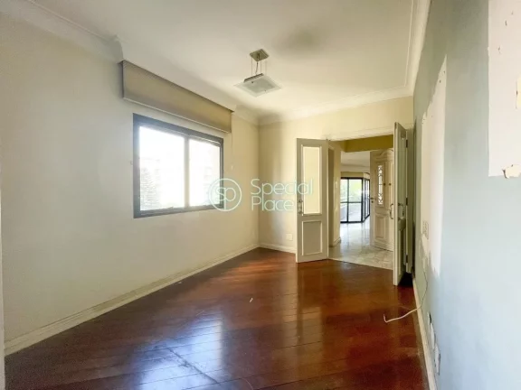 Imagem Apartamento enorme. São 215m2 de área útil, 3 dormitórios ( 3 suítes ) e 4 vagas na garagem. Li...