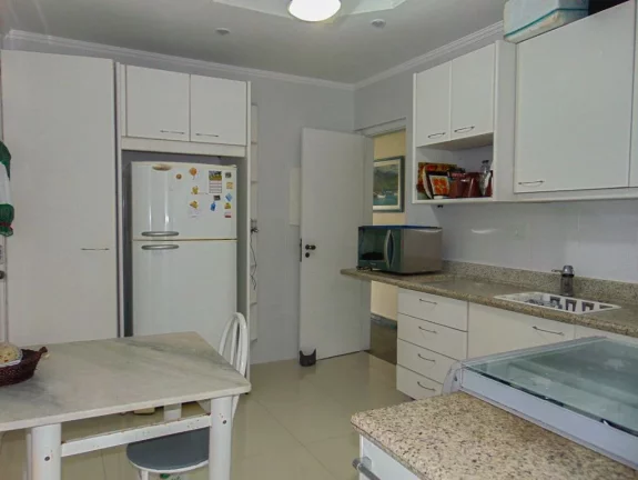 Imagem Astúrias - Apartamento com vista para o mar - Andar alto - Ótima localização.