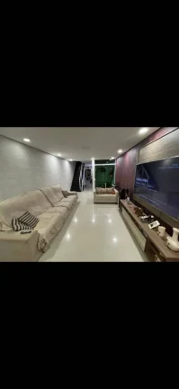Imagem Sobrado com 250 m² 3 Dormitorios sendo 1 Suíte com sacada e 4 Vagas
