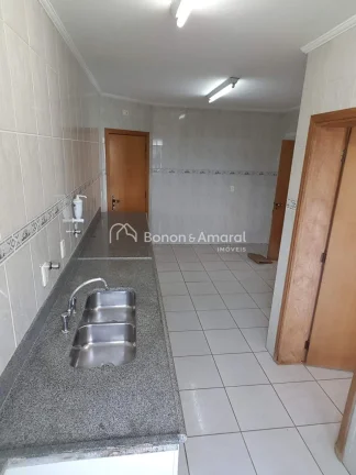 Imagem Amplo apartamento para locação em rua tranquila, com 4 dormitórios, sendo 1 suíte com hidromassa...