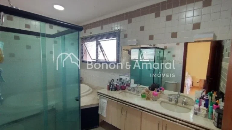Imagem Aconchegante casa Ã  venda no condomÃ­nio EstÃ¢ncia ParaÃ­so. 

A residÃªncia possui Ã¡rea de 380 mÂ...