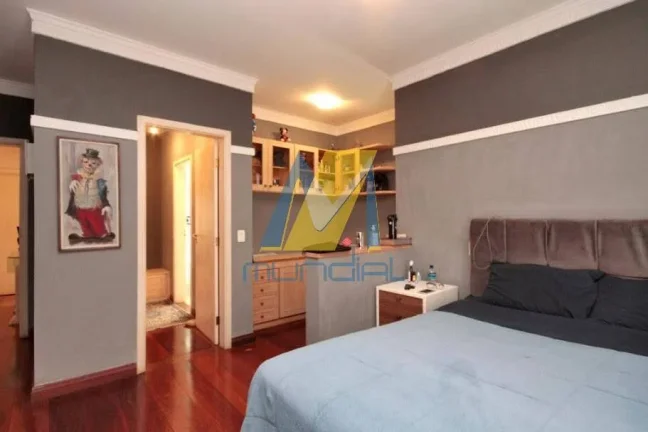 Imagem Residência de Alto Padrão com 6 Suítes e Lazer Completo em Condomínio