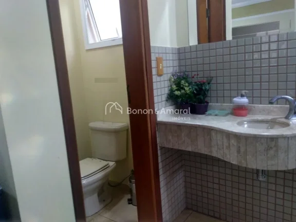 Imagem Aconchegante, moderna e muito bem localizada, esta residência oferece conforto e privacidade, com 4...
