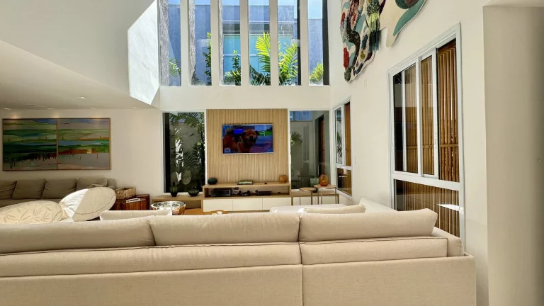 Imagem Magnífica Casa à Venda na Riviera - Módulo 19 - Apenas 900 Metros da Praia!