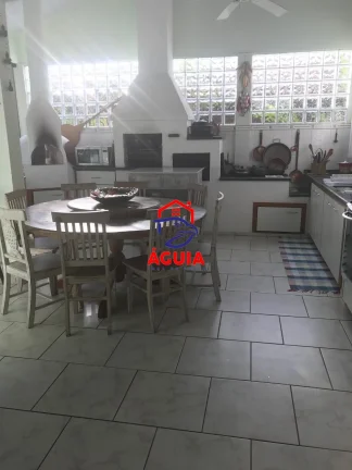 Imagem Linda casa no Condomínio Pedra Verde na Praia do Lázaro perto da praia!