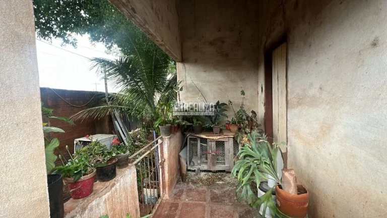 Imagem Espaçosa casa à venda no bairro Fabrício, Uberaba - 6 dormitórios e amplo quintal!