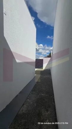 Imagem Casa 2/4 na Conceicao