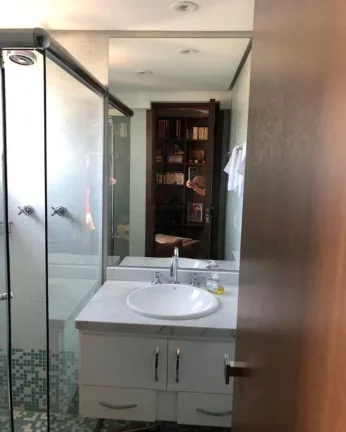 Imagem Apartamento na Rua Capote Valente com 3 suítes e 4 vagas, 192m²