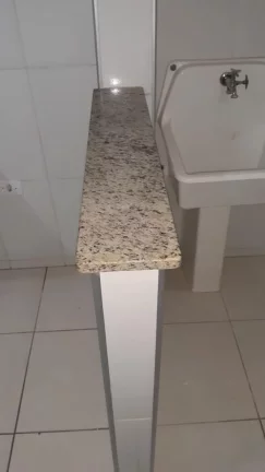 Imagem 2 dormitÃ³rios, banheiro social, sala, cozinha e lavanderia. 01 vaga de garagem, portaria 24horas, Ã...