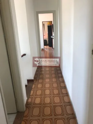 Imagem Vendo super oportunidade na vila inglesa, região do Jardim Alzira. Sobrado de 116m2, com 3 Dormitorios, sendo 1 Suíte, todos com Armários, quatro de empregada, 2 vagas de garagem com luz automática, portão automático, corredor lateral, 2 Caixa d'água de 5