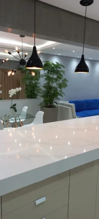 Imagem Apartamento 90 M², 3Q, 1 Suíte, 2 Banheiros, 1 Vaga, Semi-mobiliado, Luminárias, Led, Cozinha com ilha.