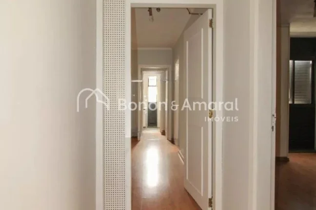 Imagem Situado no charmoso e desejado bairro Cambuí, em Campinas, este apartamento oferece uma impressiona...