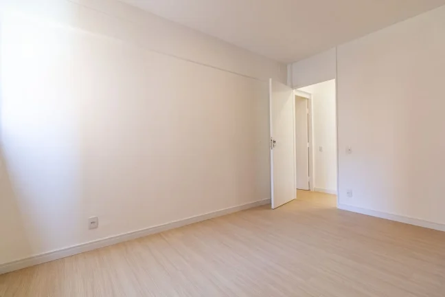 Imagem OPORTUNIDADE IMPERDÍVEL Apartamento 121M², 3Q, 1Suíte, 2 Banheiros, 1 Vaga.