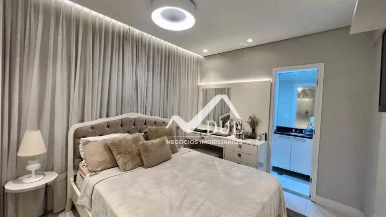 Imagem Lindo Apartamento à venda 2 quartos com dependência no Embaré em Santos