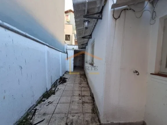 Imagem Casa térrea, 131m², 3 dormitórios, sala de TV, banheiro, lavanderia, armários nos dormitórios e...