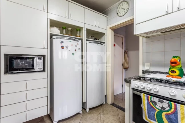 Imagem Apartamento no Campo Belo, com 178m², três dormitórios, sendo três suítes, ampla sala para trê...