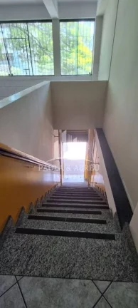 Imagem ALUGA Salão Comercial no 1° andar, com 80m², por 1.200 com tudo, 2 Banheiro, Fogão industrial, pia grande, na Avenida do Jardim Zaíra, Mauá-SP