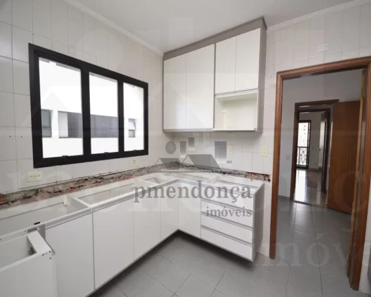 Imagem Apartamento Higienópolis com 197m², 3 suítes e 3 vagas.