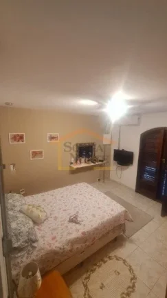 Imagem Sobrado com 198 m² de área construída, com elétrica e hidráulica atualizadas. Possui 2 dormitó...