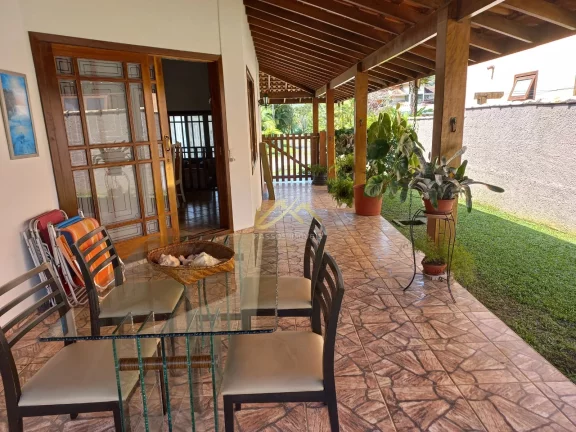 Imagem LINDA CASA EM CONDOMINIO FECHADO COM SEGURANÇA, LAGO E RIOS...